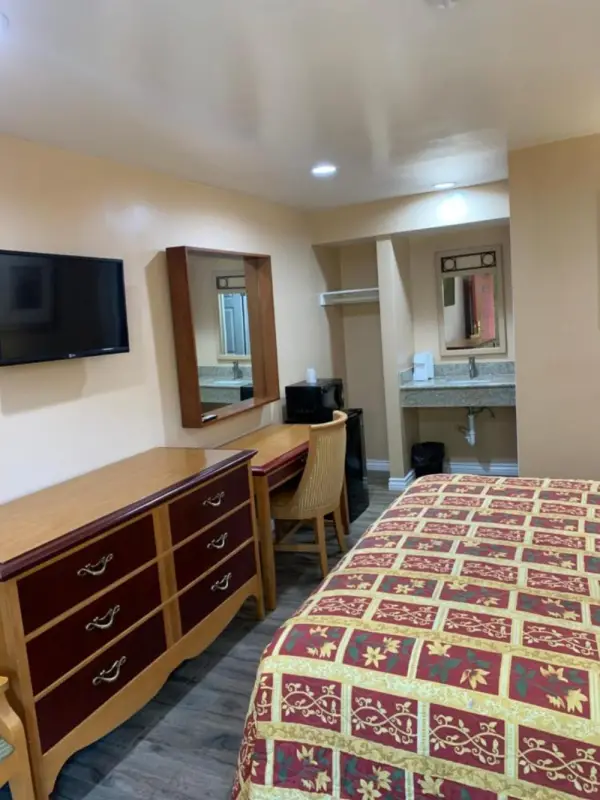 Budget Inn Motel 10
