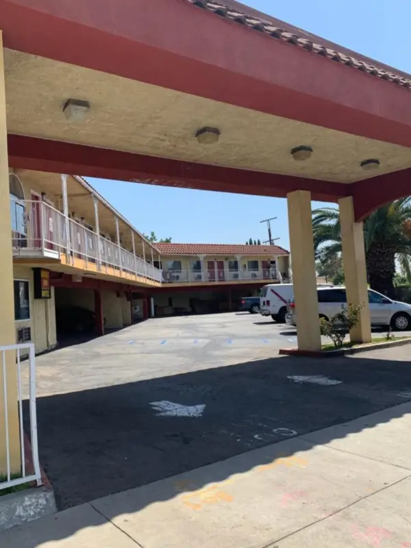 Budget Inn Motel 5